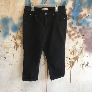 Royalty WannaBettaButt? black capris